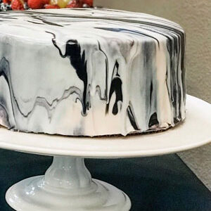 Marble effect cake